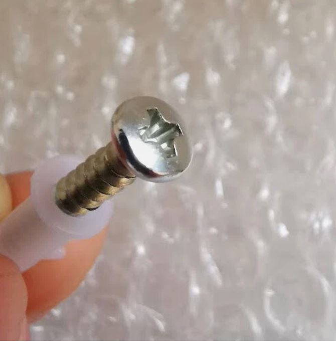 Set of Tapping Steel Screws and wall plugs